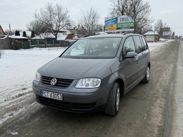 Серый Фольксваген Туран, объемом двигателя 1.9 л и пробегом 333 тыс. км за 3300 $, фото 1 на Automoto.ua