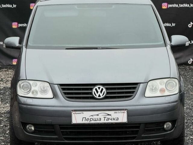 Серый Фольксваген Туран, объемом двигателя 2 л и пробегом 300 тыс. км за 7500 $, фото 1 на Automoto.ua
