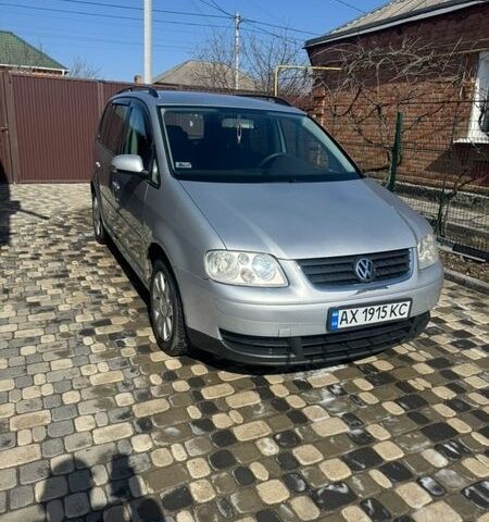 Серый Фольксваген Туран, объемом двигателя 1.9 л и пробегом 300 тыс. км за 4750 $, фото 1 на Automoto.ua