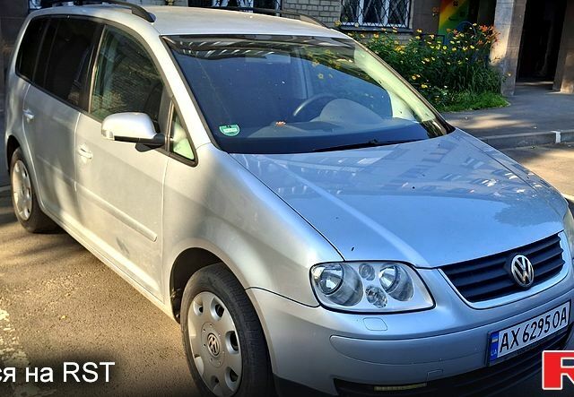 Серый Фольксваген Туран, объемом двигателя 1.6 л и пробегом 297 тыс. км за 3900 $, фото 1 на Automoto.ua