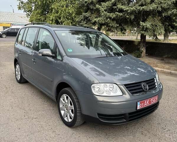 Серый Фольксваген Туран, объемом двигателя 1.6 л и пробегом 181 тыс. км за 5900 $, фото 1 на Automoto.ua
