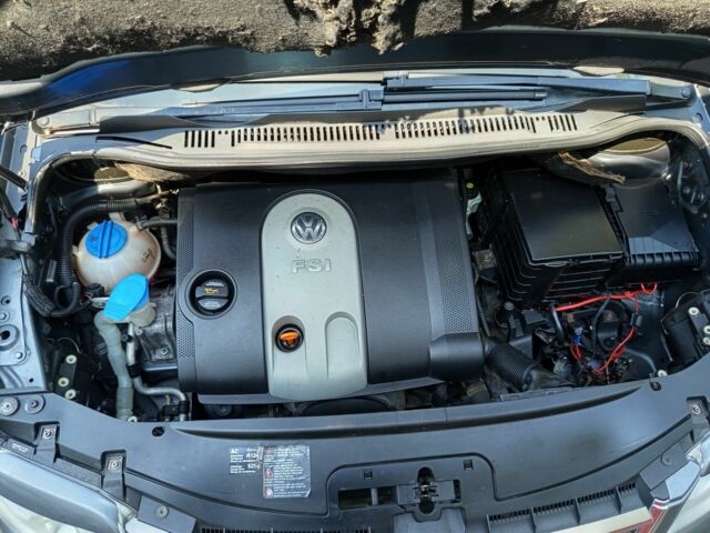 Сірий Фольксваген Туран, об'ємом двигуна 1.6 л та пробігом 230 тис. км за 5500 $, фото 1 на Automoto.ua