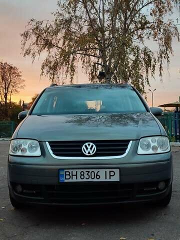Серый Фольксваген Туран, объемом двигателя 1.9 л и пробегом 254 тыс. км за 5950 $, фото 1 на Automoto.ua