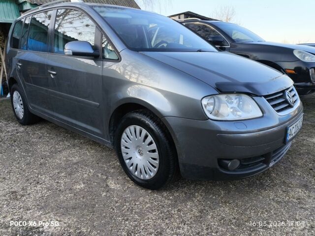 Сірий Фольксваген Туран, об'ємом двигуна 2 л та пробігом 432 тис. км за 5500 $, фото 1 на Automoto.ua