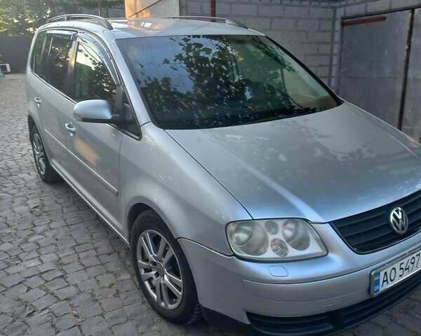 Сірий Фольксваген Туран, об'ємом двигуна 2 л та пробігом 405 тис. км за 6100 $, фото 1 на Automoto.ua