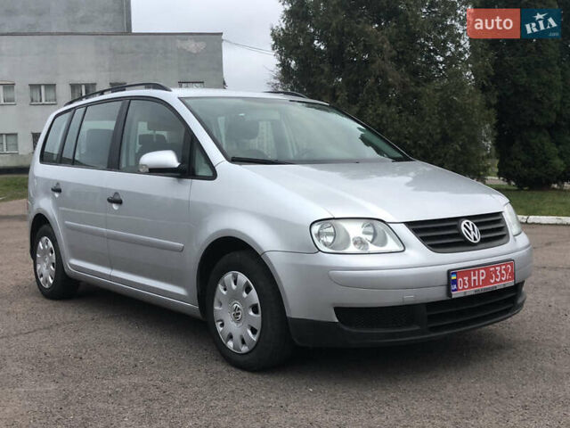 Сірий Фольксваген Туран, об'ємом двигуна 1.6 л та пробігом 220 тис. км за 5999 $, фото 1 на Automoto.ua