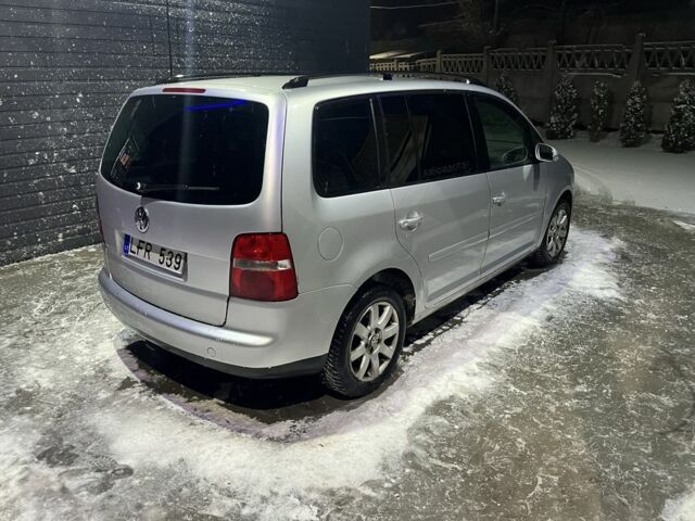 Сірий Фольксваген Туран, об'ємом двигуна 2 л та пробігом 1 тис. км за 2750 $, фото 1 на Automoto.ua