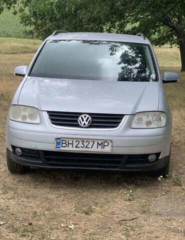Серый Фольксваген Туран, объемом двигателя 1.9 л и пробегом 286 тыс. км за 5000 $, фото 1 на Automoto.ua