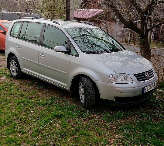 Сірий Фольксваген Туран, об'ємом двигуна 1.6 л та пробігом 246 тис. км за 6000 $, фото 1 на Automoto.ua