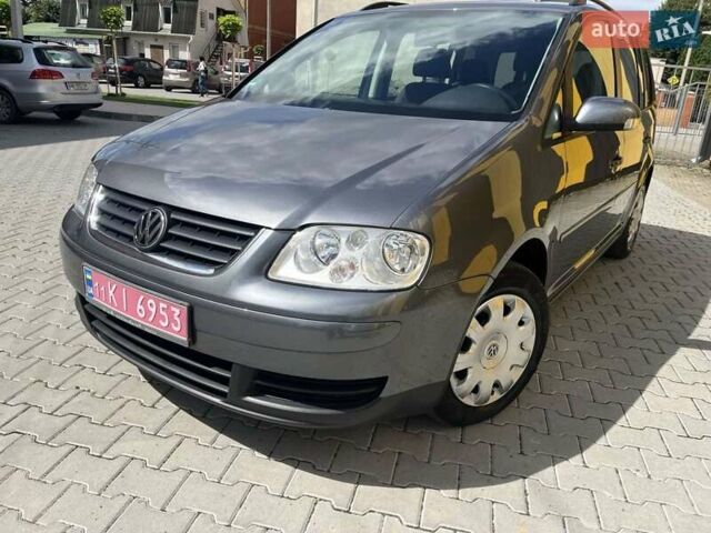 Серый Фольксваген Туран, объемом двигателя 1.6 л и пробегом 186 тыс. км за 6900 $, фото 1 на Automoto.ua
