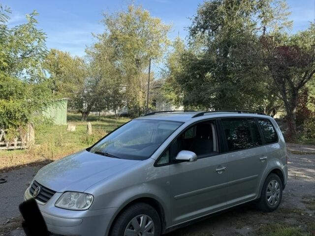 Сірий Фольксваген Туран, об'ємом двигуна 1.9 л та пробігом 200 тис. км за 2608 $, фото 1 на Automoto.ua
