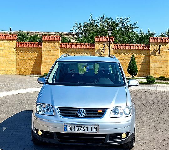 Серый Фольксваген Туран, объемом двигателя 2 л и пробегом 0 тыс. км за 7500 $, фото 1 на Automoto.ua