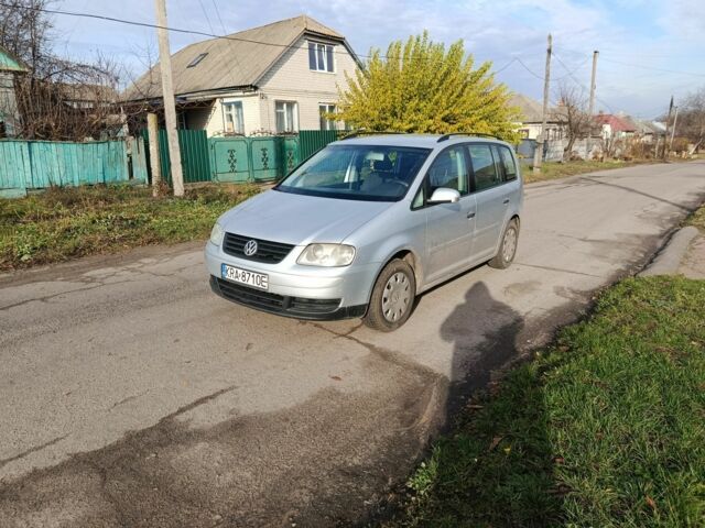 Серый Фольксваген Туран, объемом двигателя 1.9 л и пробегом 340 тыс. км за 2500 $, фото 1 на Automoto.ua