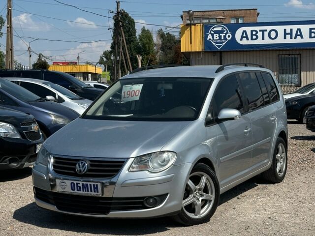 Сірий Фольксваген Туран, об'ємом двигуна 2 л та пробігом 215 тис. км за 7600 $, фото 1 на Automoto.ua