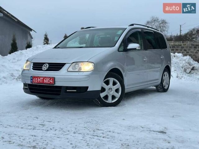 Сірий Фольксваген Туран, об'ємом двигуна 1.6 л та пробігом 240 тис. км за 6100 $, фото 1 на Automoto.ua