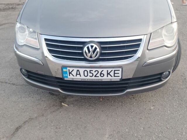 Серый Фольксваген Туран, объемом двигателя 1.4 л и пробегом 230 тыс. км за 7000 $, фото 1 на Automoto.ua