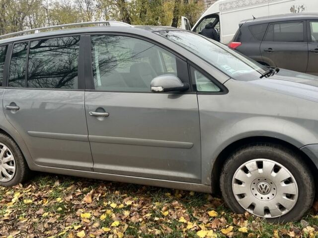 Сірий Фольксваген Туран, об'ємом двигуна 2 л та пробігом 450 тис. км за 2500 $, фото 1 на Automoto.ua