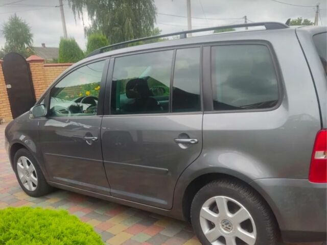 Сірий Фольксваген Туран, об'ємом двигуна 2 л та пробігом 245 тис. км за 6300 $, фото 1 на Automoto.ua