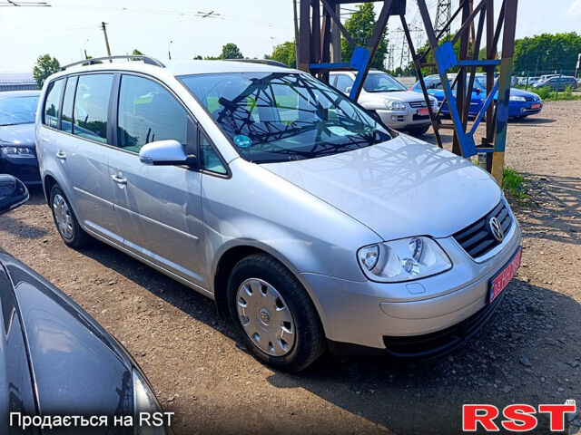 Серый Фольксваген Туран, объемом двигателя 1.6 л и пробегом 240 тыс. км за 5900 $, фото 1 на Automoto.ua