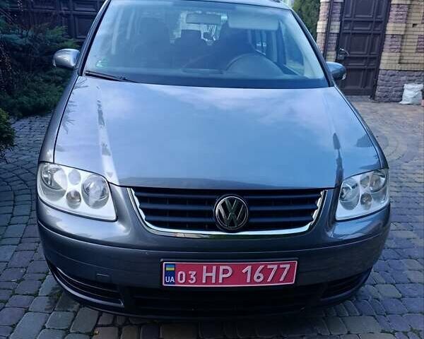 Сірий Фольксваген Туран, об'ємом двигуна 1.6 л та пробігом 220 тис. км за 6900 $, фото 1 на Automoto.ua