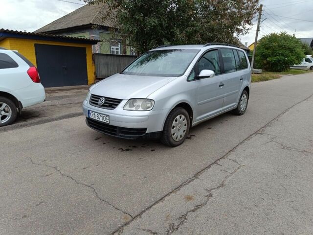 Серый Фольксваген Туран, объемом двигателя 1.9 л и пробегом 430 тыс. км за 2450 $, фото 1 на Automoto.ua