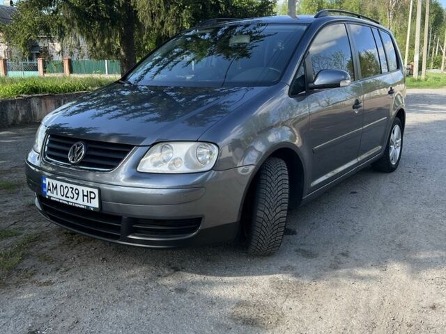 Серый Фольксваген Туран, объемом двигателя 1.4 л и пробегом 240 тыс. км за 5300 $, фото 1 на Automoto.ua