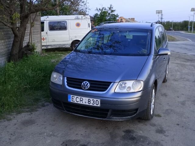 Серый Фольксваген Туран, объемом двигателя 1.9 л и пробегом 250 тыс. км за 3050 $, фото 1 на Automoto.ua