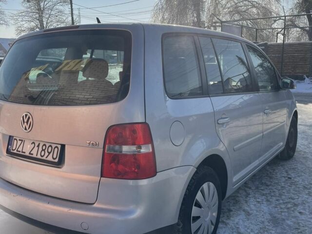 Серый Фольксваген Туран, объемом двигателя 2 л и пробегом 380 тыс. км за 2800 $, фото 1 на Automoto.ua