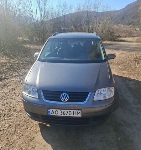 Сірий Фольксваген Туран, об'ємом двигуна 1.97 л та пробігом 300 тис. км за 5394 $, фото 1 на Automoto.ua