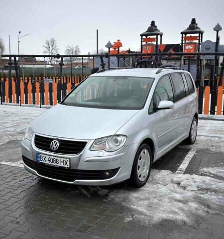 Сірий Фольксваген Туран, об'ємом двигуна 1.98 л та пробігом 286 тис. км за 6000 $, фото 1 на Automoto.ua