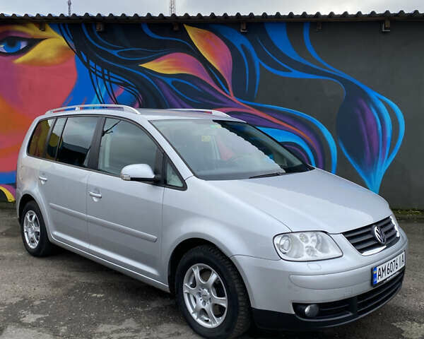 Сірий Фольксваген Туран, об'ємом двигуна 1.39 л та пробігом 217 тис. км за 6250 $, фото 1 на Automoto.ua