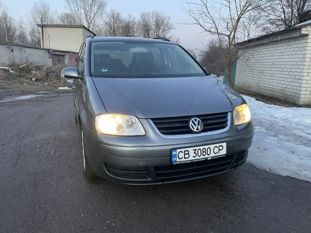 Серый Фольксваген Туран, объемом двигателя 1.6 л и пробегом 267 тыс. км за 5500 $, фото 1 на Automoto.ua