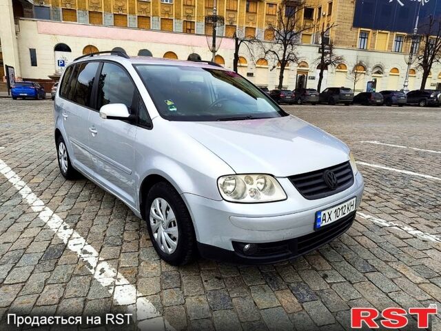 Серый Фольксваген Туран, объемом двигателя 1.6 л и пробегом 218 тыс. км за 5700 $, фото 1 на Automoto.ua