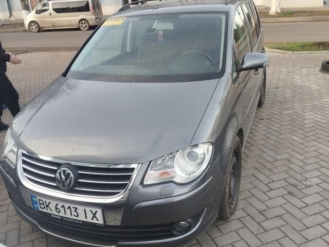 Сірий Фольксваген Туран, об'ємом двигуна 1.9 л та пробігом 312 тис. км за 5200 $, фото 1 на Automoto.ua