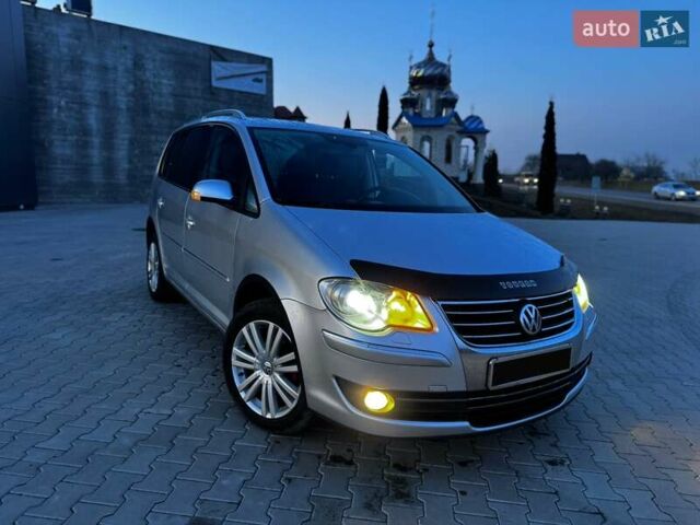 Сірий Фольксваген Туран, об'ємом двигуна 2 л та пробігом 279 тис. км за 7200 $, фото 1 на Automoto.ua