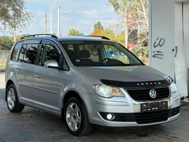 Серый Фольксваген Туран, объемом двигателя 2 л и пробегом 260 тыс. км за 5300 $, фото 1 на Automoto.ua