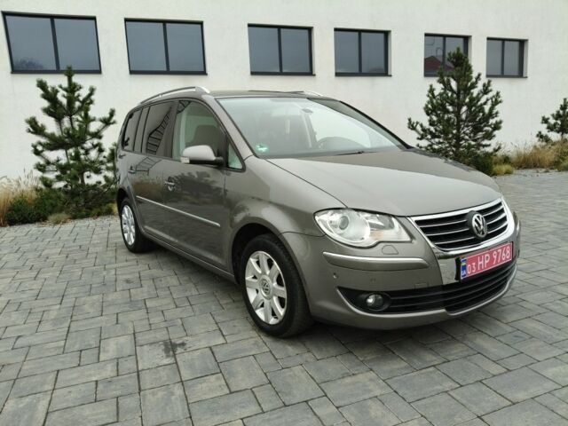 Серый Фольксваген Туран, объемом двигателя 0 л и пробегом 213 тыс. км за 7300 $, фото 1 на Automoto.ua