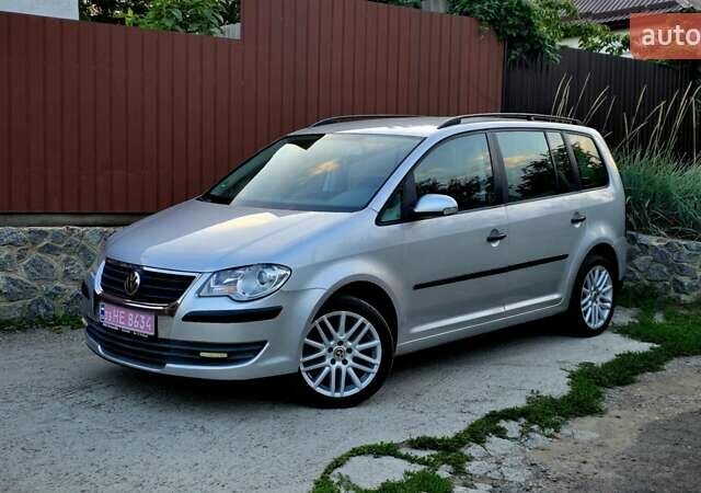 Сірий Фольксваген Туран, об'ємом двигуна 1.6 л та пробігом 225 тис. км за 7777 $, фото 1 на Automoto.ua