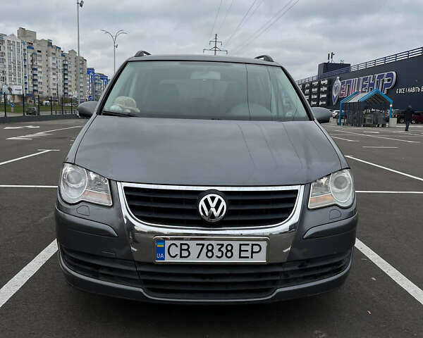 Серый Фольксваген Туран, объемом двигателя 1.39 л и пробегом 192 тыс. км за 6300 $, фото 1 на Automoto.ua