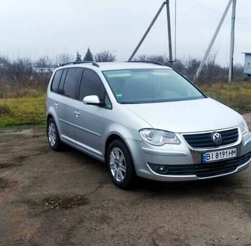 Серый Фольксваген Туран, объемом двигателя 1.9 л и пробегом 254 тыс. км за 3899 $, фото 1 на Automoto.ua