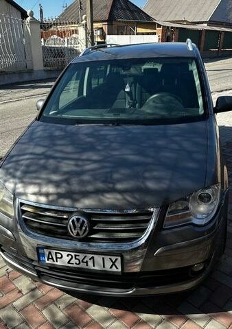 Серый Фольксваген Туран, объемом двигателя 1.97 л и пробегом 370 тыс. км за 6500 $, фото 1 на Automoto.ua