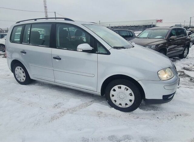 Серый Фольксваген Туран, объемом двигателя 0 л и пробегом 300 тыс. км за 3350 $, фото 1 на Automoto.ua