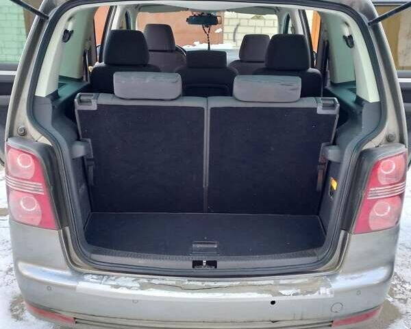 Сірий Фольксваген Туран, об'ємом двигуна 1.4 л та пробігом 178 тис. км за 8200 $, фото 1 на Automoto.ua