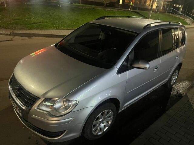 Серый Фольксваген Туран, объемом двигателя 1.9 л и пробегом 360 тыс. км за 6500 $, фото 1 на Automoto.ua