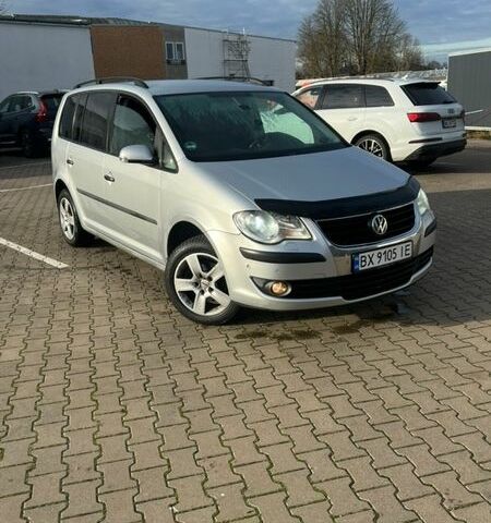 Серый Фольксваген Туран, объемом двигателя 1.9 л и пробегом 280 тыс. км за 7000 $, фото 1 на Automoto.ua