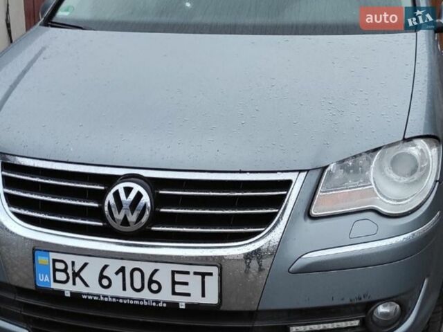 Сірий Фольксваген Туран, об'ємом двигуна 1.39 л та пробігом 271 тис. км за 6700 $, фото 1 на Automoto.ua