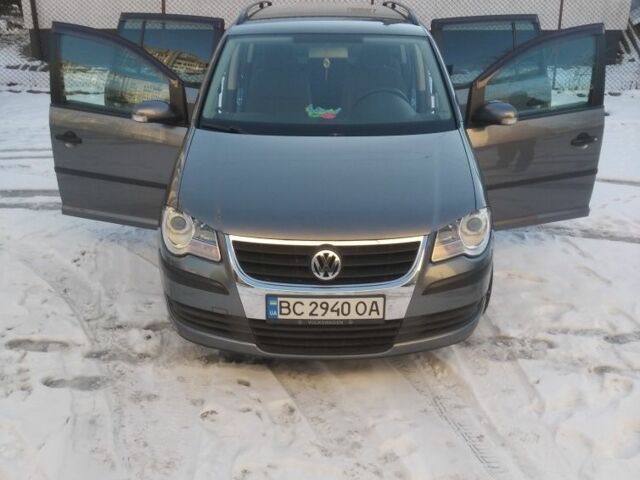 Серый Фольксваген Туран, объемом двигателя 1.4 л и пробегом 260 тыс. км за 5500 $, фото 1 на Automoto.ua