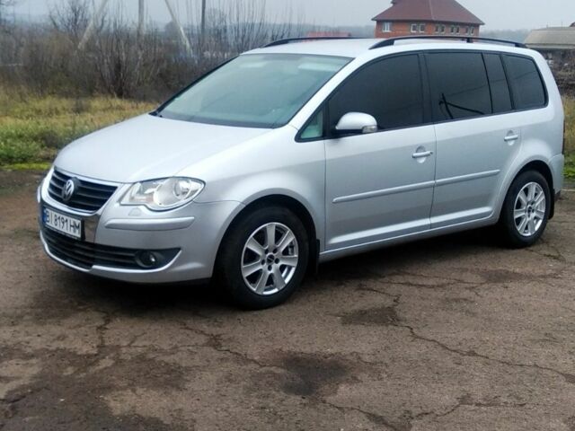 Серый Фольксваген Туран, объемом двигателя 1.9 л и пробегом 260 тыс. км за 6900 $, фото 1 на Automoto.ua