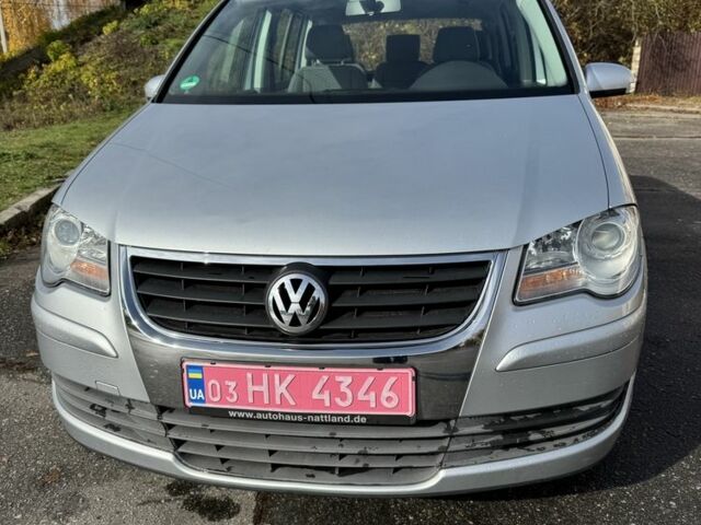 Фольксваген Туран 2007 в Лубнах на Automoto.ua Серый Фольксваген Туран, объемом двигателя 1.6 л и пробегом 199 тыс. км за 7699 $, фото 1 на Automoto.ua