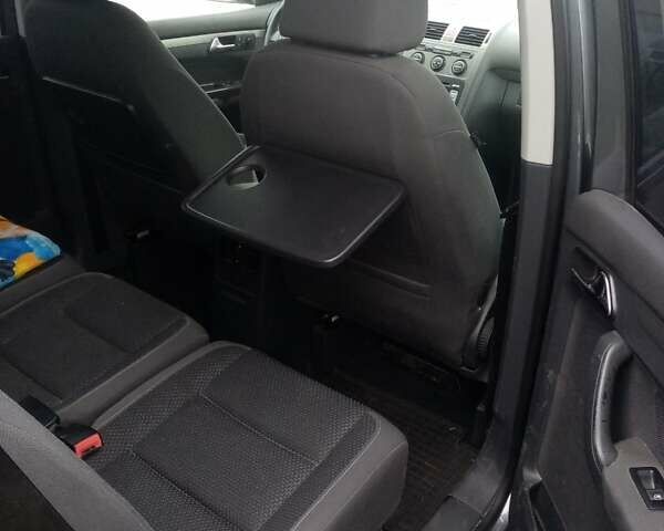 Серый Фольксваген Туран, объемом двигателя 2 л и пробегом 252 тыс. км за 6800 $, фото 1 на Automoto.ua